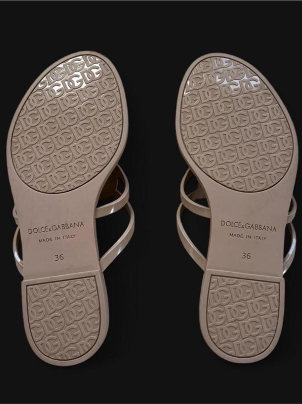 Dolce and Gabbana Rubber beachwear slides with logo - Picture 2 of 3